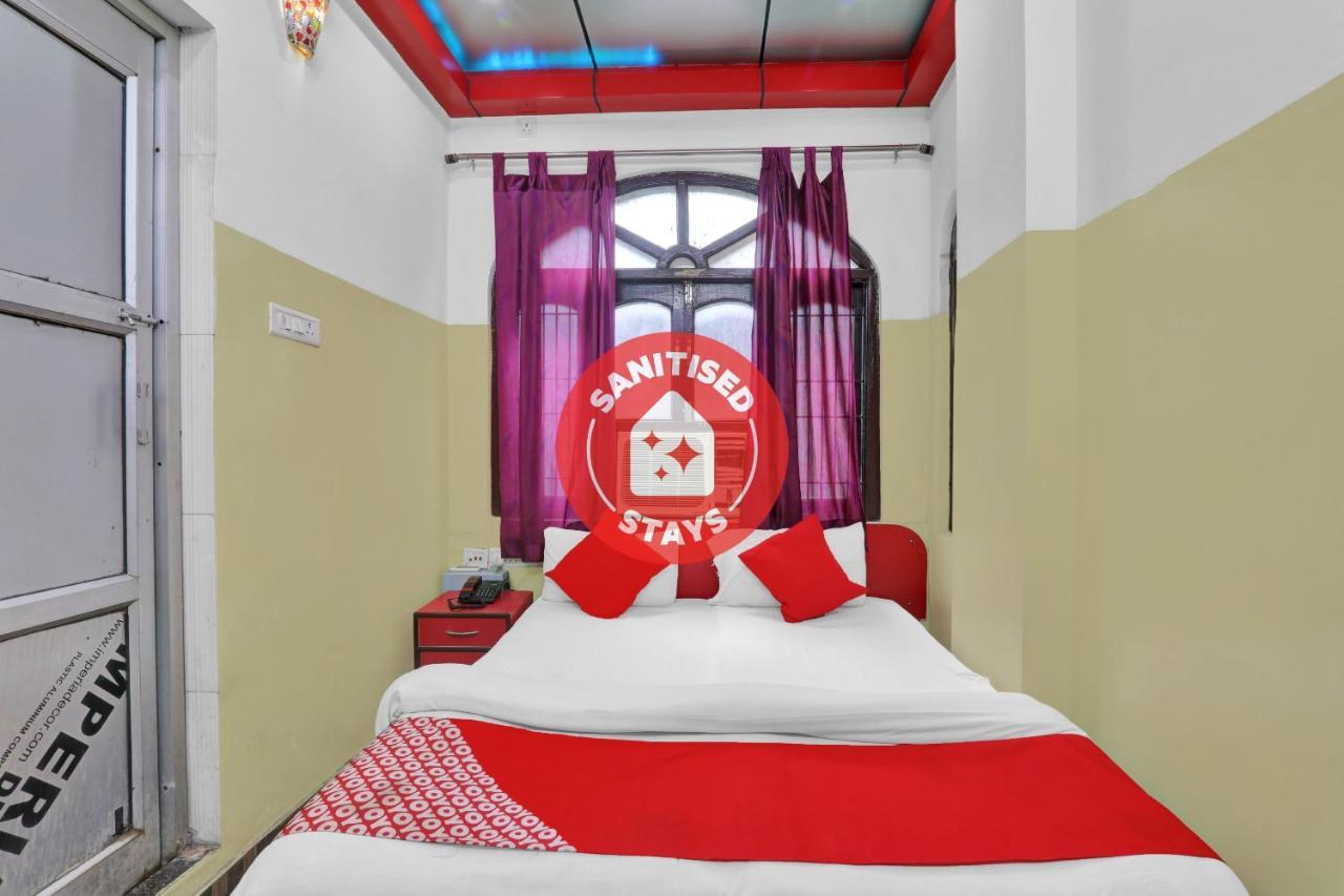 Oyo 82407 K Shree Guest House Váránaszi Kültér fotó