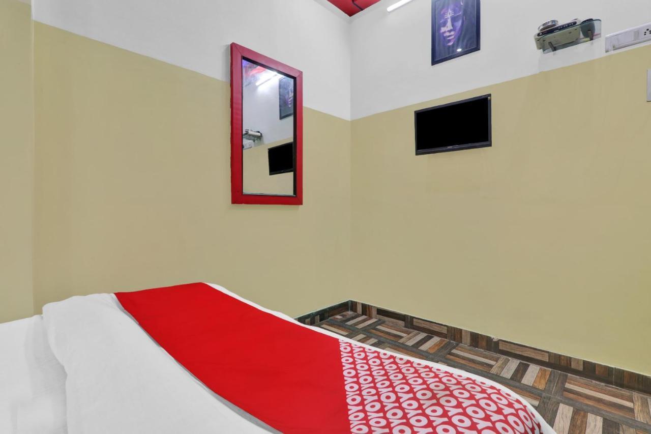 Oyo 82407 K Shree Guest House Váránaszi Kültér fotó
