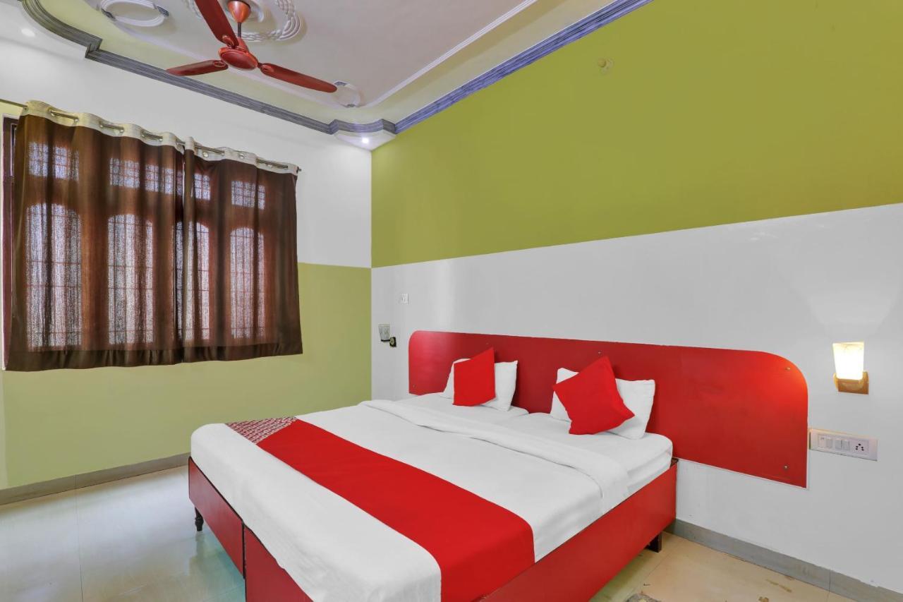 Oyo 82407 K Shree Guest House Váránaszi Kültér fotó